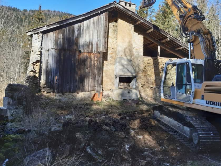 Démolition d'une maison avant rénovation.